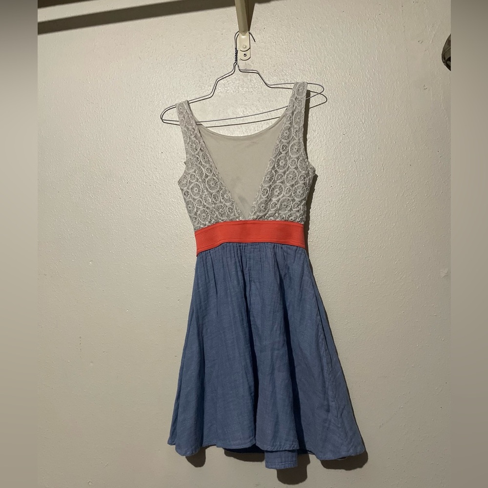 Lster Dress - Picture 2 of 3